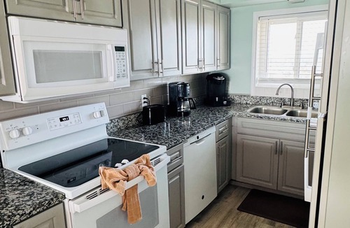 Biltmore Beach Condo | AWESOME NOV DEAL:Sun Nov 9-Sat Nov 22=1250 Total! 5 Star/Beachfront. Inquire Now