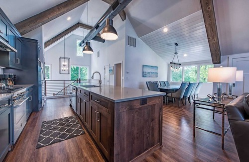 Lake Norman of Catawba Cottage | Azalea Retreat - The Cottage by Avantstay Pool