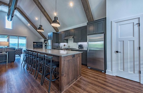 Lake Norman of Catawba Cottage | Azalea Retreat - The Cottage by Avantstay Pool