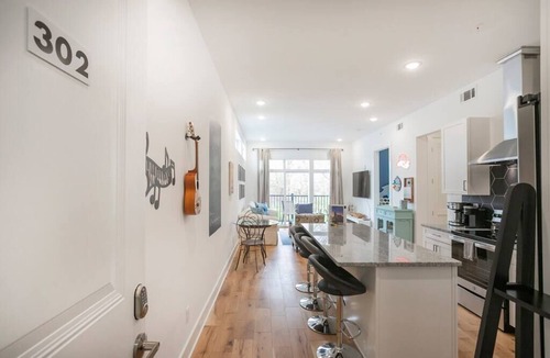Inglewood Apartment | Balcony+En-suite Bathrooms+Luxury Condo