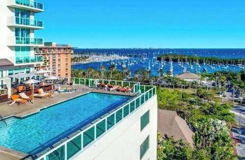 Coconut Grove Condo | Balcony Ocean View ! Pool - WiFi - Gym - Parking