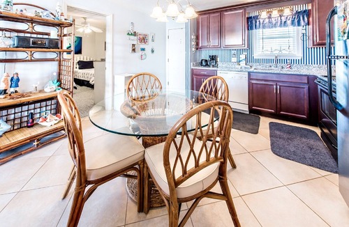 Fort Walton Beach Condo | 🌅Balcony w/Bay View~Close 2Bch~UpdatedKitchen~Pool~2BR Hermitage by Bay 305🌅