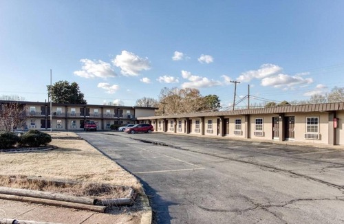 Bald Knob Apartment | Bald Knob AR|King Bed|Smoking