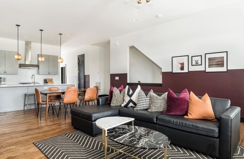 Buena Vista Cottage | Barbara & Linda by Avantstay Stylish 2 Home Buyout in Heart of Nashville