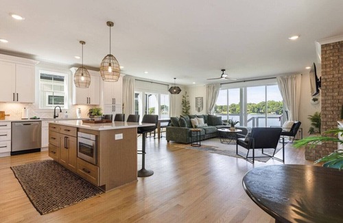 Winchester House | Barefoot Dreams Waterfront w/Flat Lot, Pool, Paddleboards