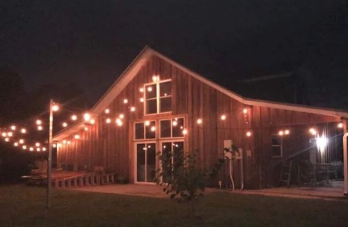 St. Cloud House | Barn Retreat with Hot Tub Centrally-located yet Secluded