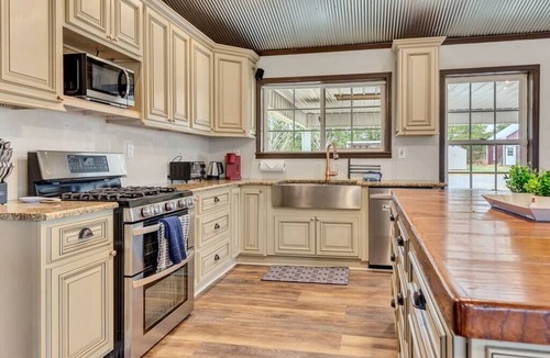 Murfreesboro House | Barndominium Retreat 10 mins to DT Murfreesboro!