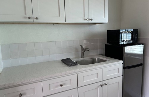 Bay Esplanade Apartment | Bay Apartment by the Water 3