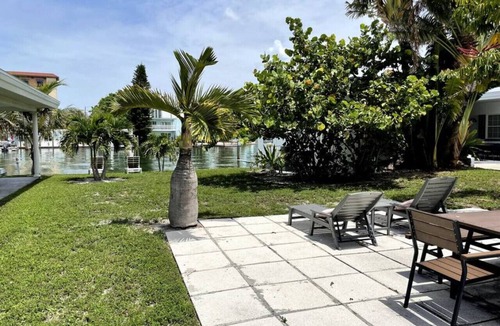 Bay Esplanade Apartment | Bay Apartment by the Water 3