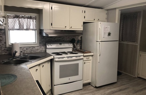 Crawfordville House | Bay, Beach, Pool, Fishing, Golf Cart!