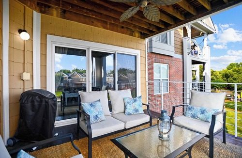 Cornelius Condo | Bay Breeze by SoCharm | Luxurious Waterfront Condo