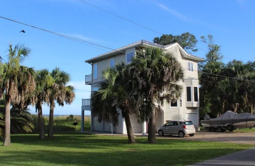 Historic Downtown Apalachicola House | Bay Front Home, Historic South Side with Elevator, Sleeps 6, Close to Downtown
