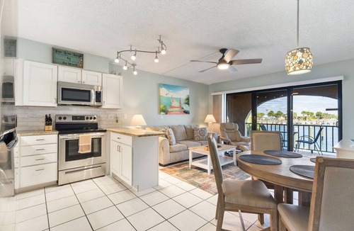 Englewood Condo | Bay Life - Waterfront - Walk to beach and restaurants - Dock your boat