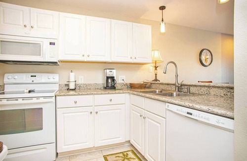 Innerarity Townhomes House | Bay Paradise: Paddle Boards, Kayaks, & Waterfront!