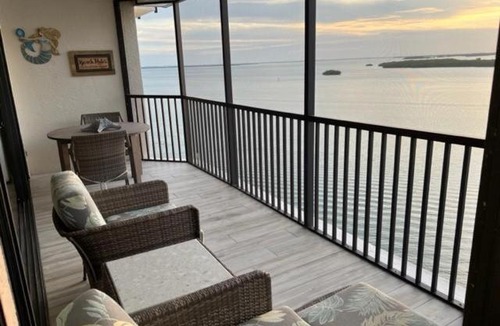 Punta Rassa House | Bay View Tower 1134 Sanibel Harbour Resort