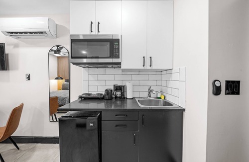 West Avenue Apartment | Baybreeze Apartments by Lowkl