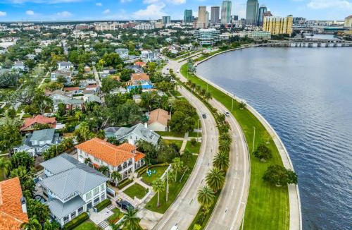 Hyde Park House | Bayshore Charmer