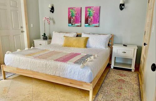 Jacksonville Beach Apartment | Be A Nomad - 5BR Beach House - Ocean Views - Sleeps 10 - Jax Beach