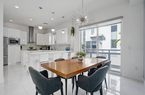 Pompano Beach House | BEACH ACCESS MODERN TOWNHOUSE! Pool, Spa and Gym!