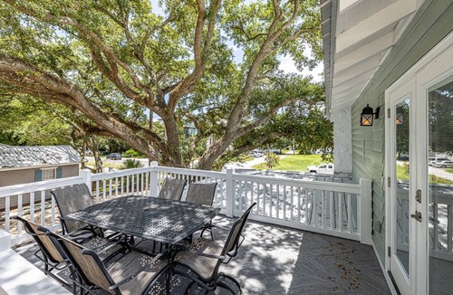 Saint Simons Island Cottage | Beach Cottage with large deck-One short block to beach-Walk to shops & dining!
