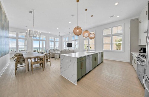 Fort Walton Beach House | Beach Front 8 BR 6 BA + Pool & Hot Tub + Pickleball Fun
