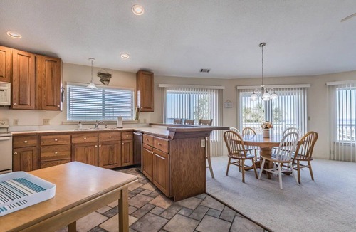 Beachwalk House | Beach Front Harbor Island - Panoramic Views!