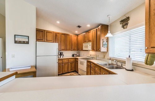 Beachwalk House | Beach Front Harbor Island - Panoramic Views!