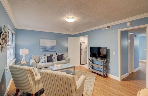 Palmetto Dunes Cottage | Beach Getaway 2BR w/Pool + Modern Comforts