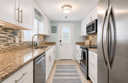 Myrtle Beach Cottage | Beach House | Walk to Beach | Golf Carts OK | Pool