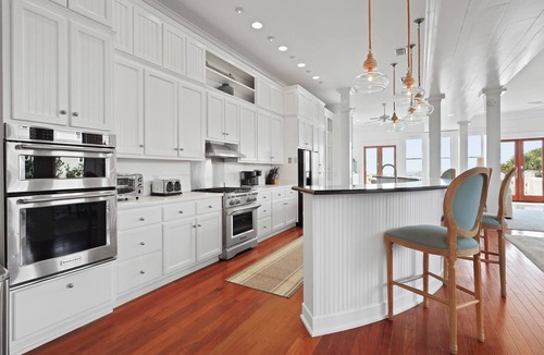 Saint Simons Island House | Beach Lawn Cottage - Magnificent Oceanfront Coast Cottages Escape , Steps to Beach