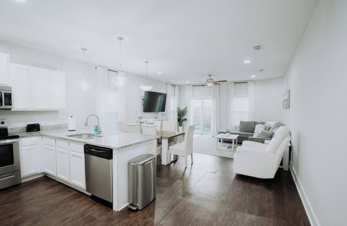 Jacksonville Beach House | Beach & Shops Nearby, Close to Mayo Clinic, Easy Drive to Downtown & Stadium