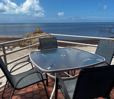 Long Beach Estates Apartment | Beach View Room at Barnacle Resort
