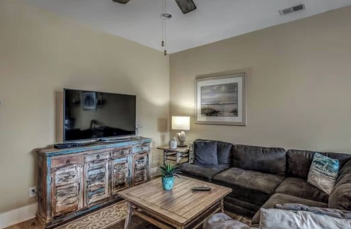 Windy Hill Hotel | Beach Villa | Pools & Lazy River | Steps to Barefoot Landing