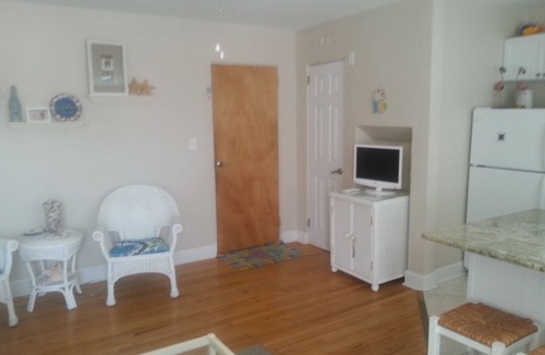 St. Pete Beach Condo | BEACH/WATER/SUNSETS,50%OFF Monthly,POOL-Heated,Apple TV,Updated,Friendly Native