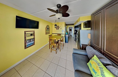Crescent Beach Condo | Beacher's Lodge 307 | Beachfront Views & Easy Access to Pool!
