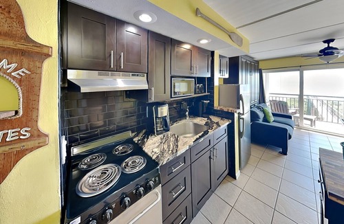 Crescent Beach Condo | Beacher's Lodge 307 | Beachfront Views & Easy Access to Pool!