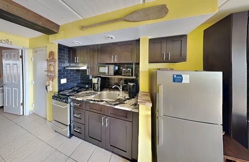 Crescent Beach Condo | Beacher's Lodge 307 | Beachfront Views & Easy Access to Pool!