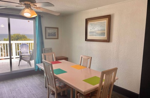 Bayview Apartment | Beachfront 2 Bed/1 Bath Apartment with Amazing View!