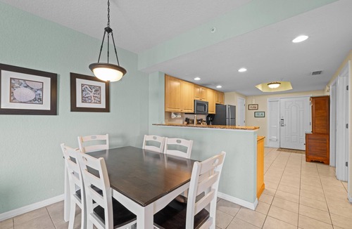 Treasure Island Condo | Beachfront 2BR Condo with Balcony & Pools