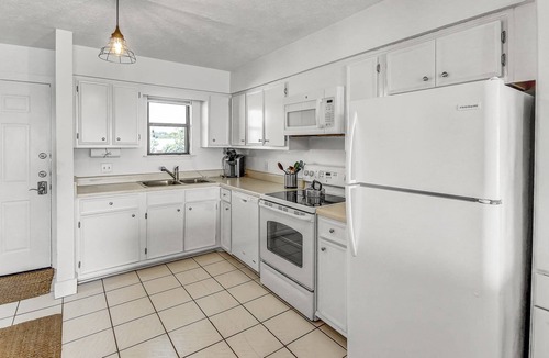 Seagrove Beach Condo | Beachfront 30A Condo! Stunning Views, Pool, 5min to Seaside, Sleeps 6, WiFi, La Dolce Vita Credit!