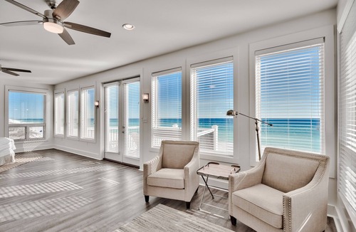 Miramar Beach House | Beachfront 7 Bed with splash pool - private beach! Spring discounts!