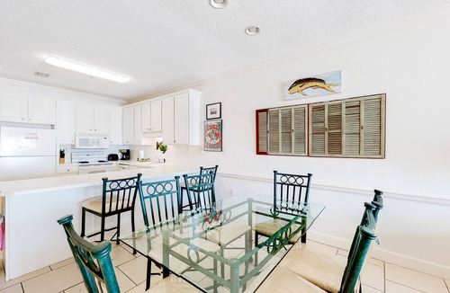 Orange Beach East Condo | Beachfront condo overlooking the Gulf w/pool & sundeck Near dining/shops