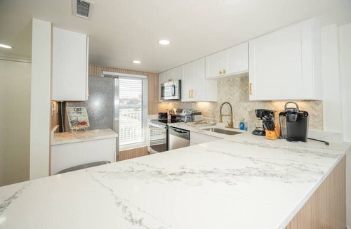 Northeast Virginia Beach Condo | Beachfront Condo/Pool/Surfing/Fishing