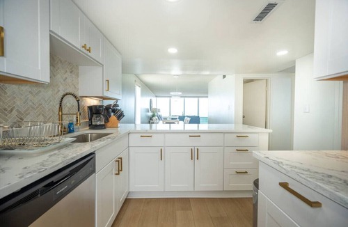 Northeast Virginia Beach Condo | Beachfront Condo/Pool/Surfing/Fishing
