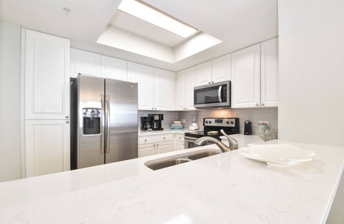 Fort Walton Beach - Destin Condo | Beachfront Condo with Views from Both Bedrooms. Includes Beach Service