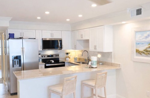 Fort Myers Beach Condo | Beachfront, Dolphins,North End, walk to Margaritaville, Shelling