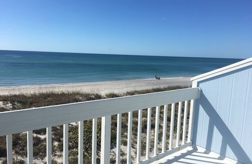 Palm Island House | Beachfront Get Away Perfect for Couples