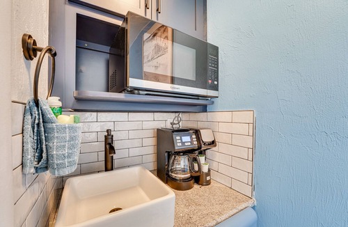 Bostwick Park Apartment | Beachfront Studio w/Community Indoor Pool!