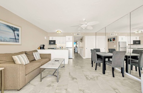 Marco Island Condo | Beachside Apollo Condo w/Pool, Balcony & Sunset Views