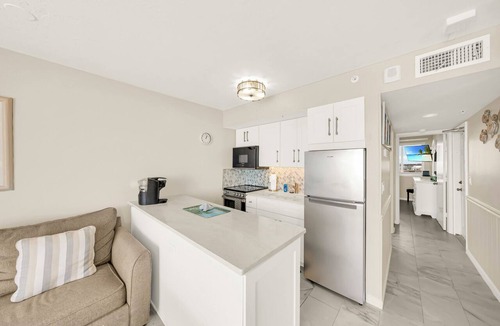 Marco Island Condo | Beachside Apollo Condo w/Pool, Balcony & Sunset Views